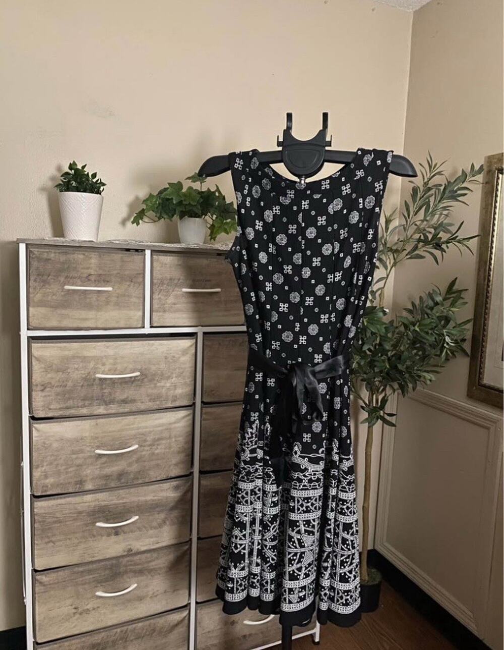 HAANI Petites Black & White Sleeveless Midi Dress – PXL